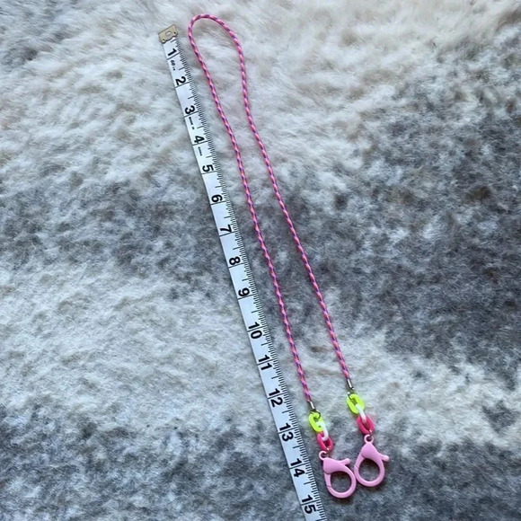 Mask Holder - FREE  with purchase - Picture 3 of 3